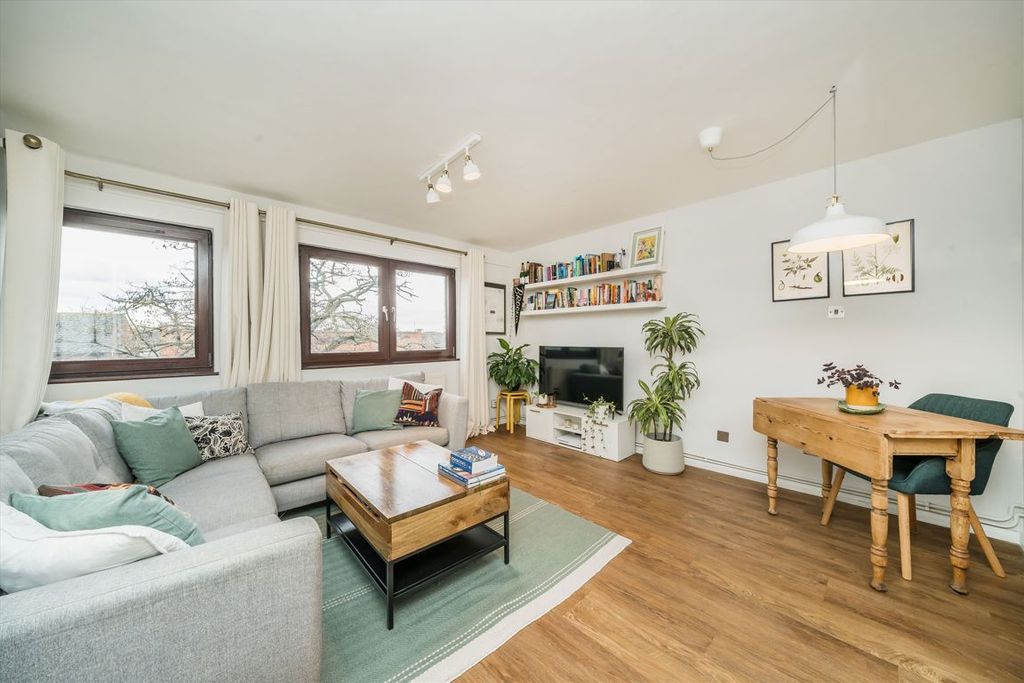 Property photo 2 of 6