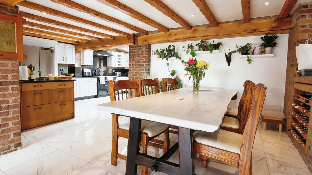 Property photo 2 of 16 3548204