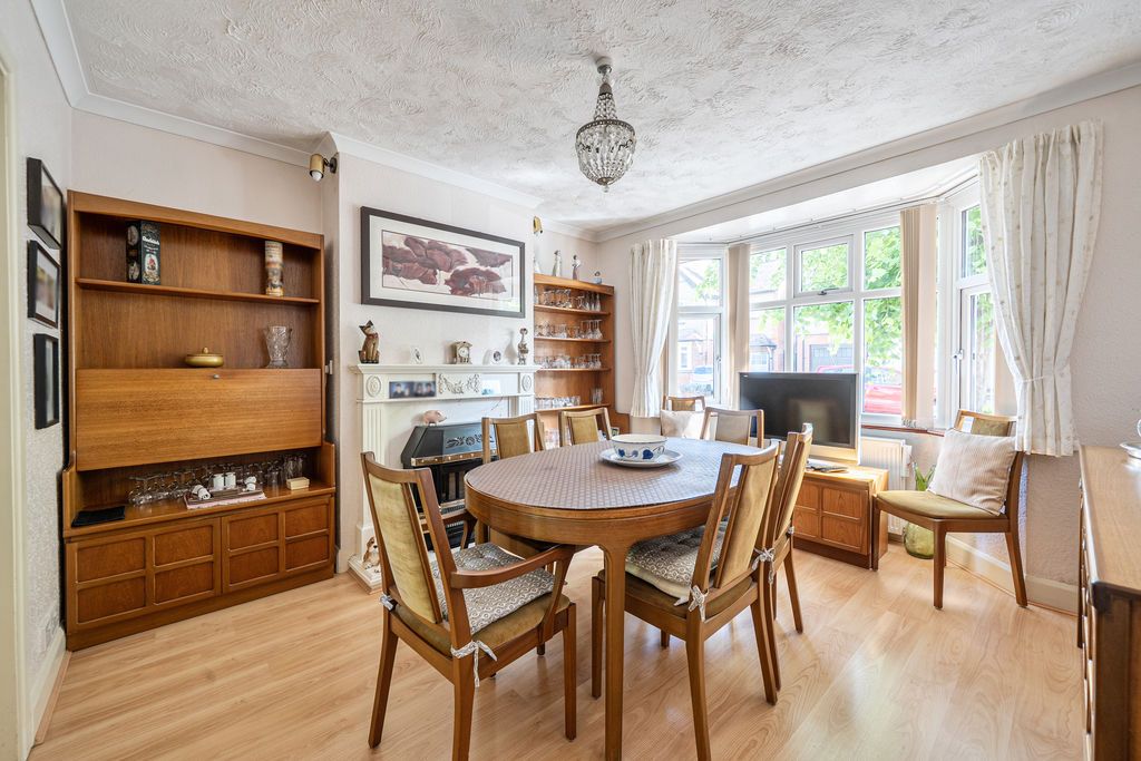 Property photo 3 of 18 Dining Room