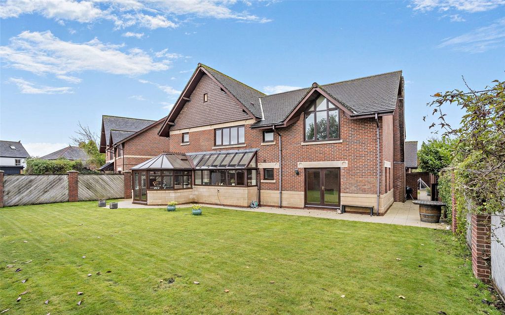 Property photo 2 of 21 Rear