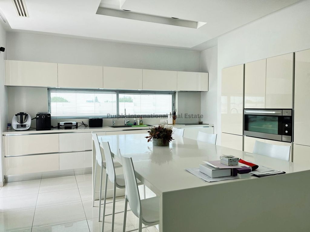 Property photo 3 of 24