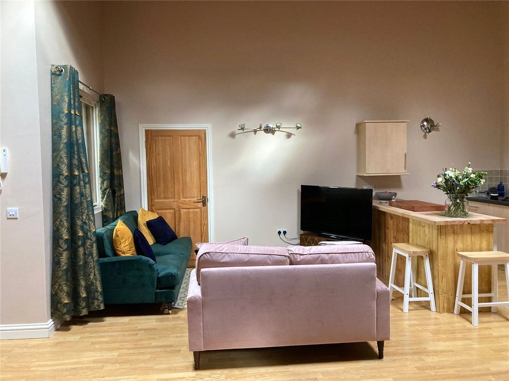 Property photo 3 of 10 Picture No. 17