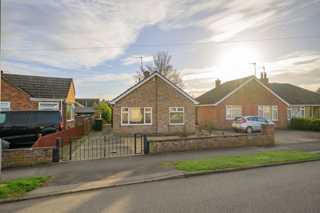 Property photo 1 of 18