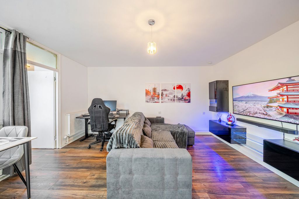 Property photo 3 of 20 Reception