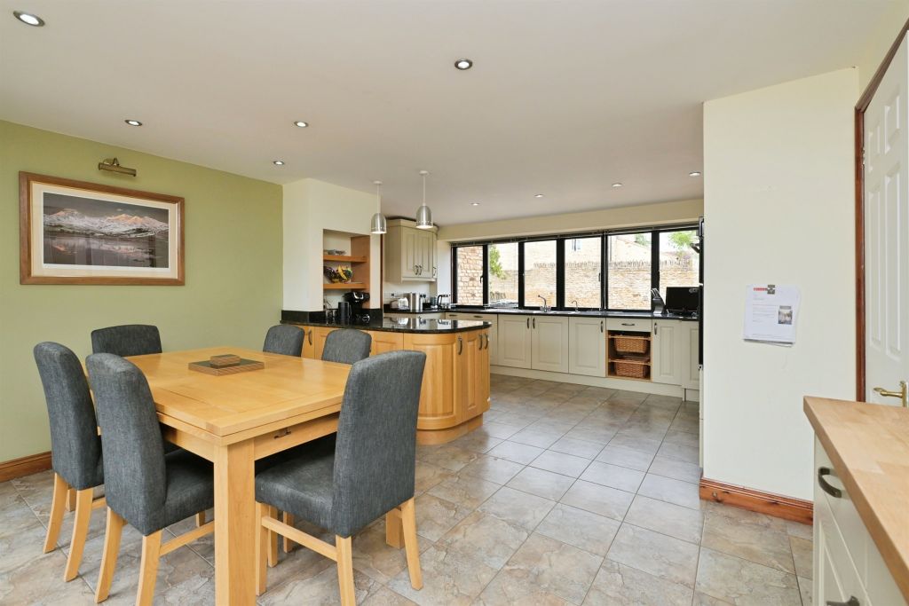 Property photo 3 of 24