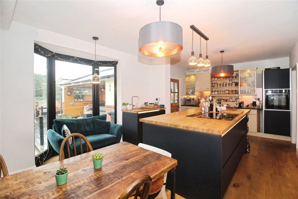 Property photo 3 of 30 Kitchen/Diner