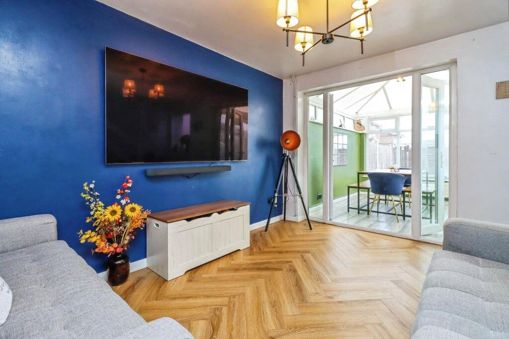 Property photo 2 of 15 Lounge