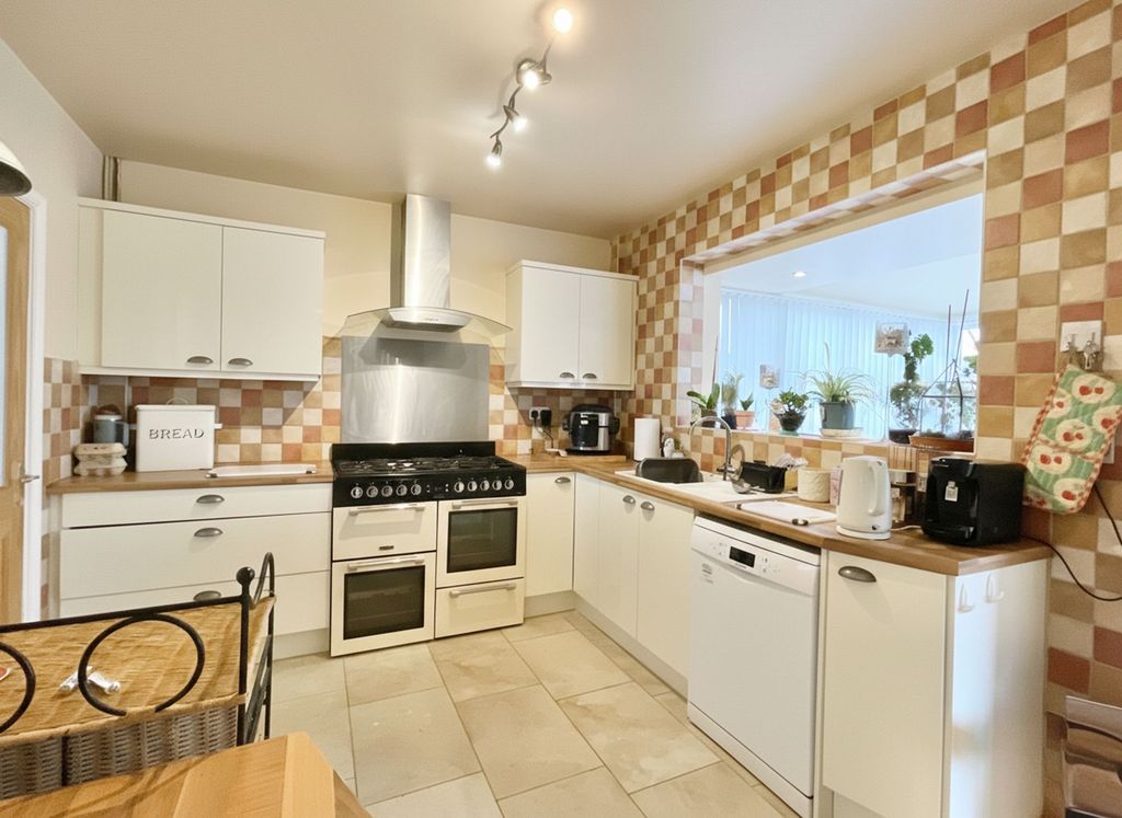 Property photo 3 of 21