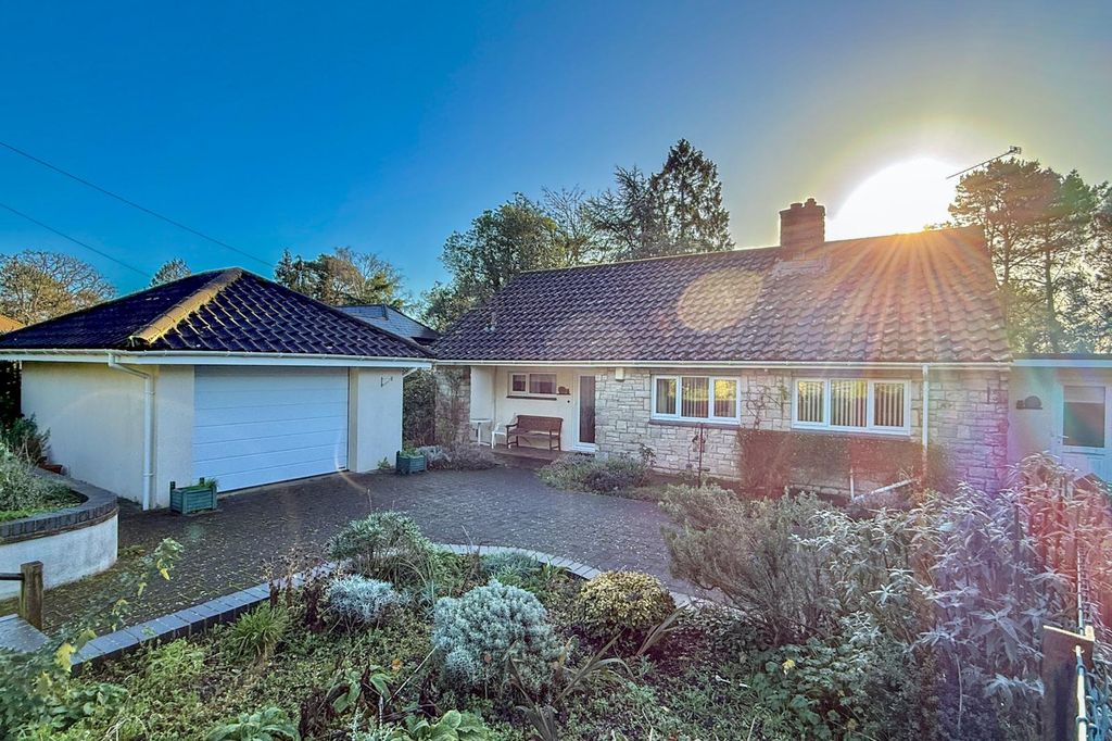 Property photo 1 of 18 2 Bedroom Bungalow For Sale