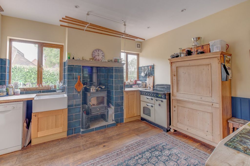 Property photo 2 of 27 Picture No. 18