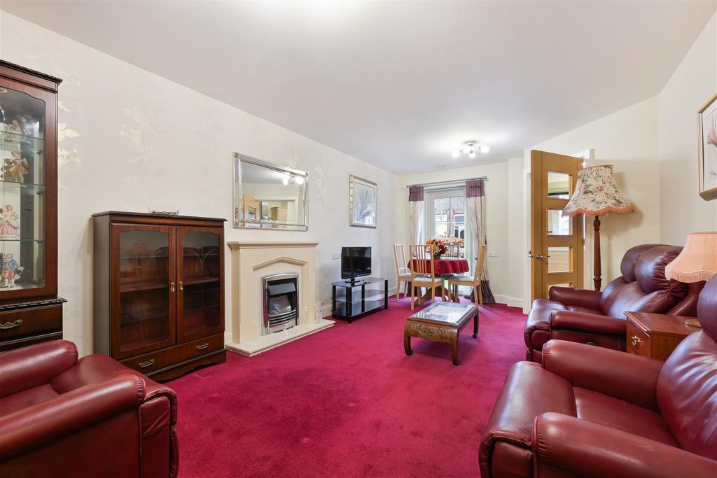 Property photo 2 of 16 Wellington Court