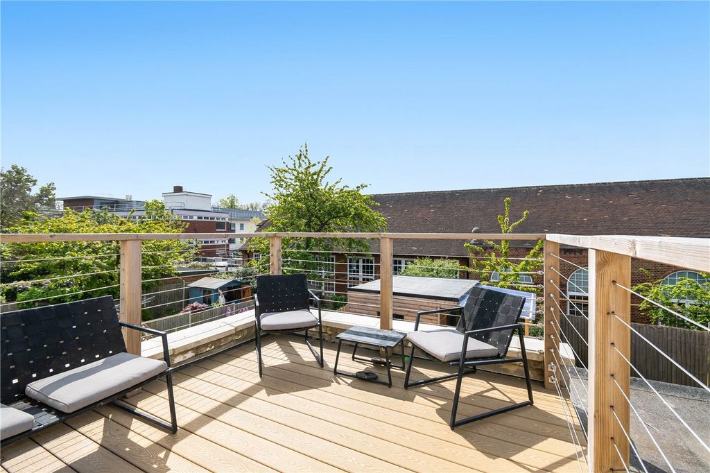 Property photo 3 of 11 Balcony
