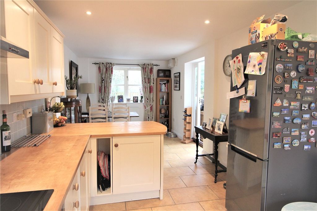 Property photo 3 of 11 Picture No. 12