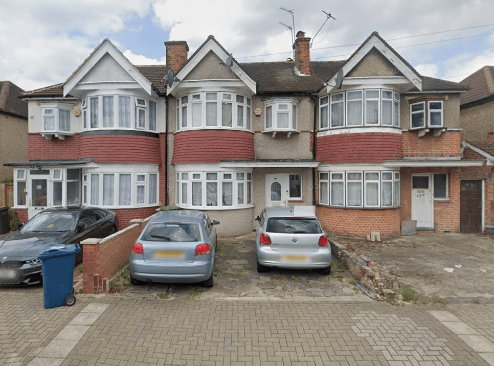 Property photo 1 of 13 Three Bedroom Mid Terraced House In Rayners Lane Harrow.