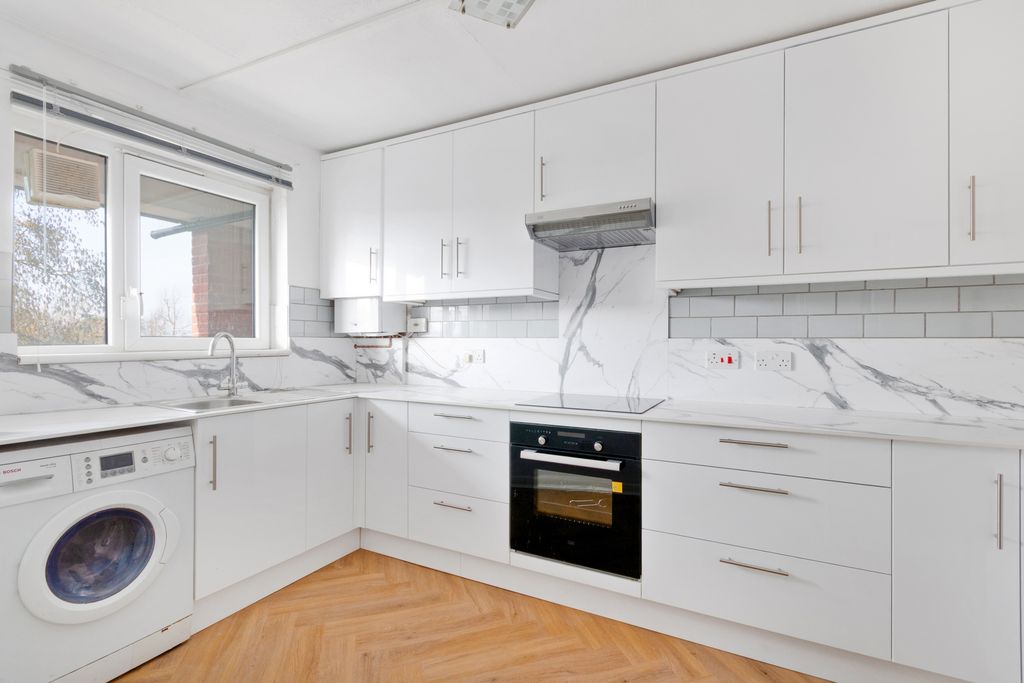 Property photo 2 of 7 Photo 3