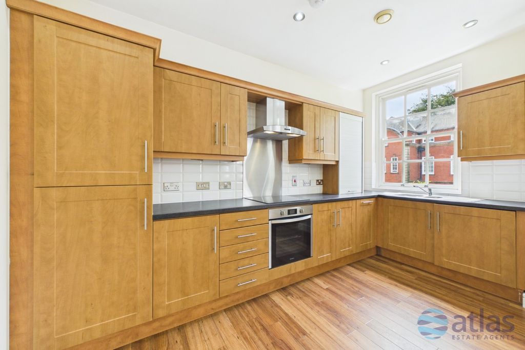 Property photo 2 of 19 Kitchen/Lounge