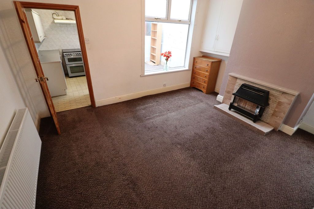 Property photo 3 of 8 Photograph 3