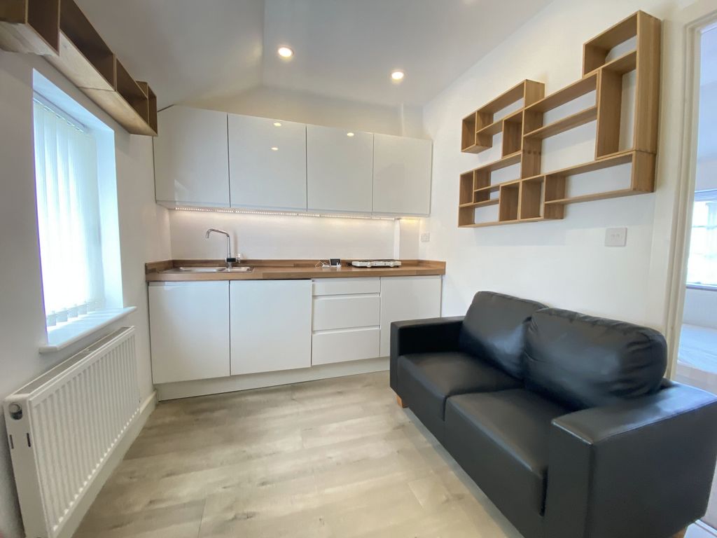 Property photo 2 of 6 Photo 5