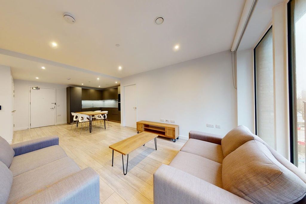 Property photo 2 of 21