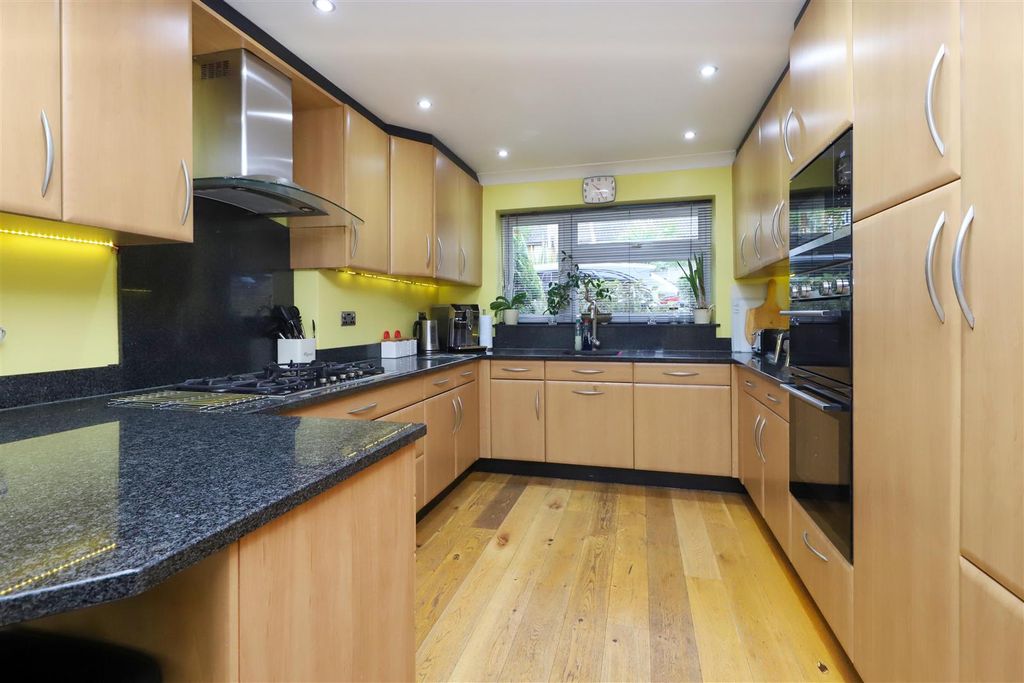 Property photo 3 of 21