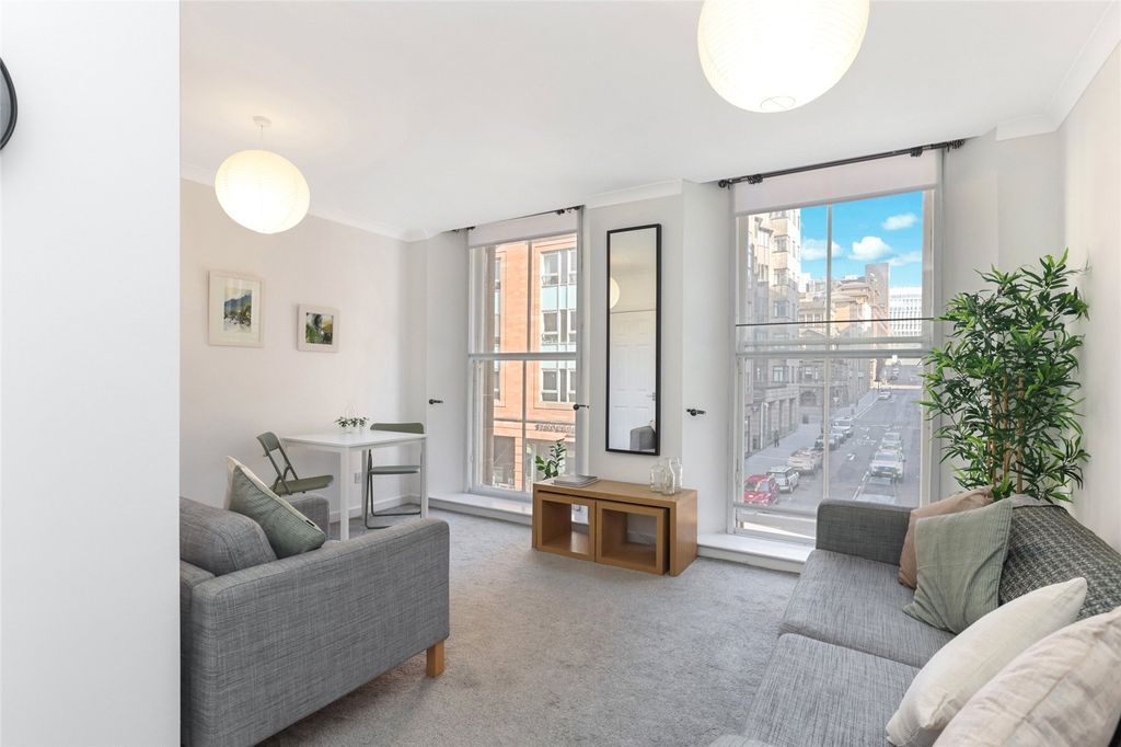 Property photo 2 of 23 Picture No. 12