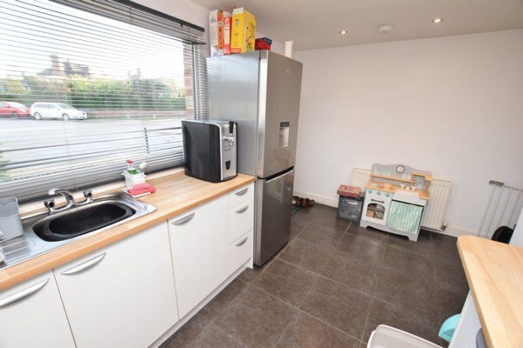 Property photo 3 of 13 Breakfast/Kitchen