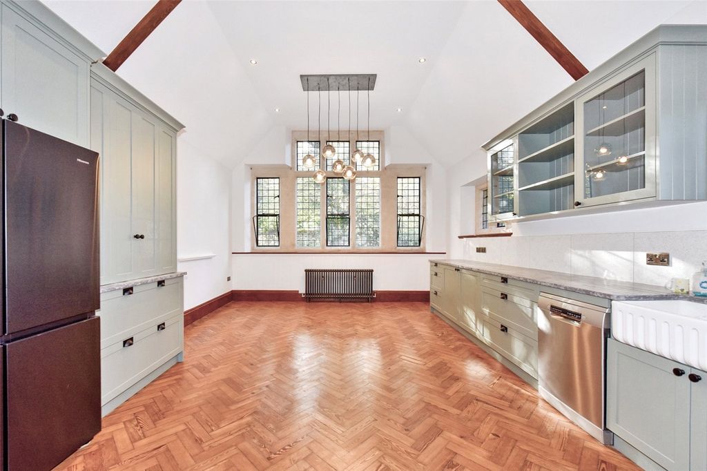 Property photo 1 of 10 Kitchen