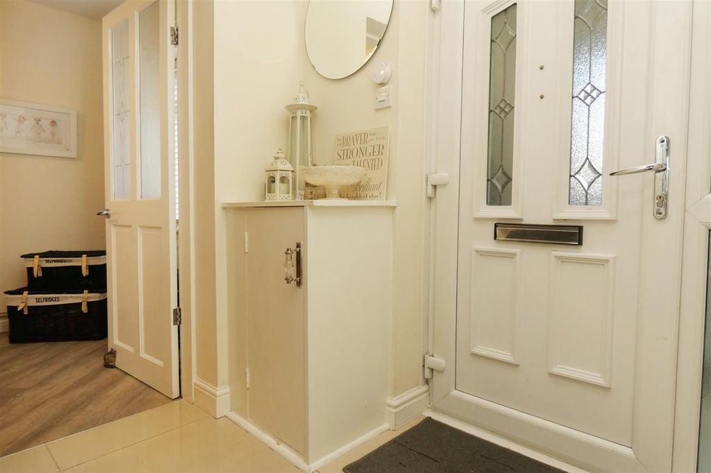 Property photo 3 of 27 Hall