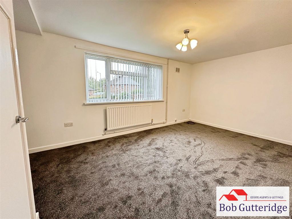 Property photo 2 of 17 Full Width Lounge