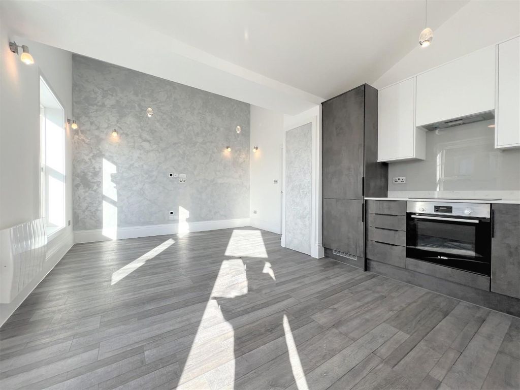 Property photo 3 of 11 11.Jpg