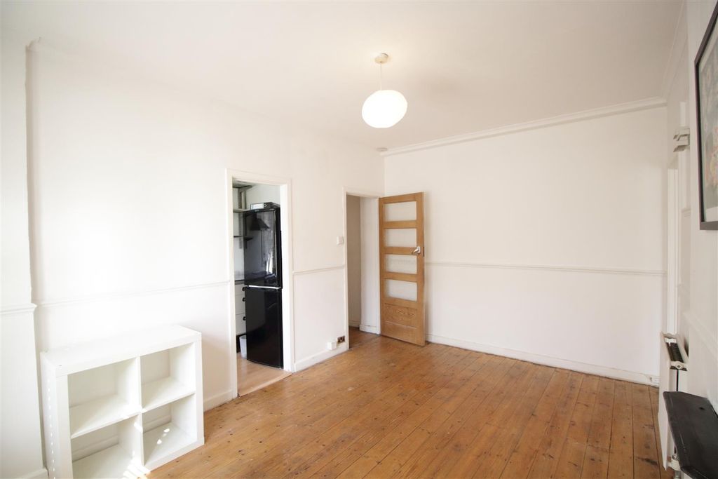 Property photo 3 of 10 Eden Harper Brixton Hill Court