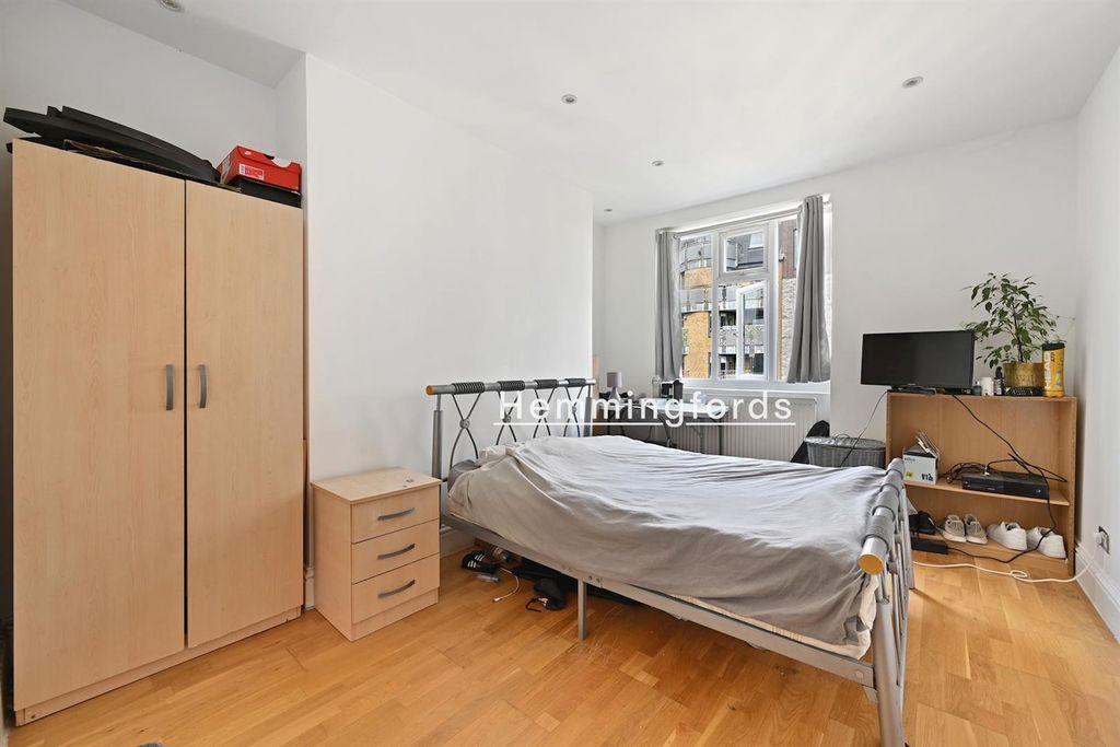 Property photo 2 of 10 03-0319Gchems - Angel House - Bedroom 5- Original