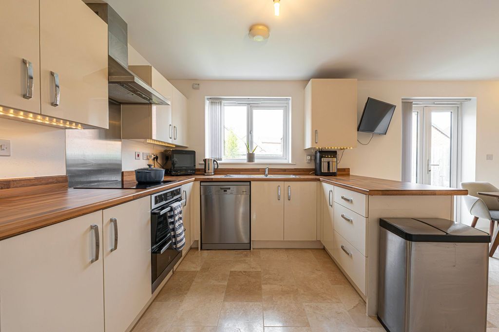 Property photo 3 of 38