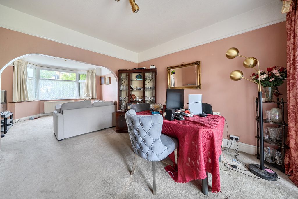 Property photo 3 of 18 1472338-11-6A26A9...