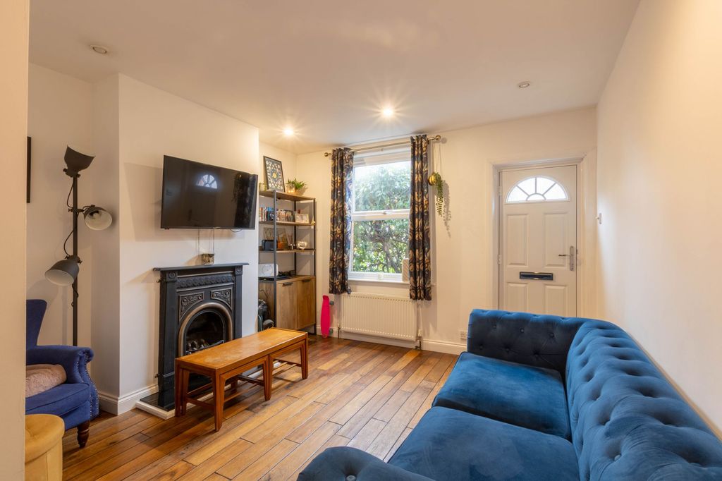 Property photo 2 of 22