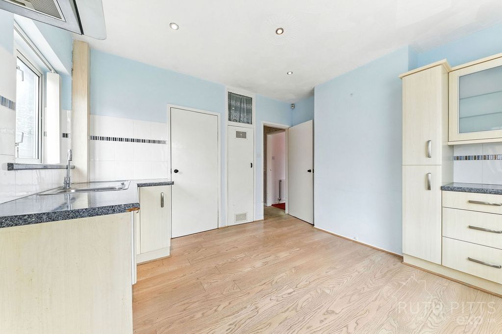 Property photo 3 of 22