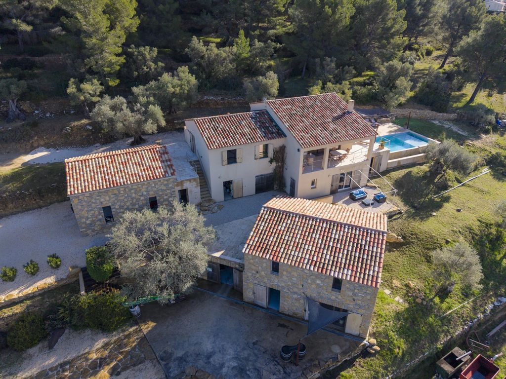 Property photo 2 of 26