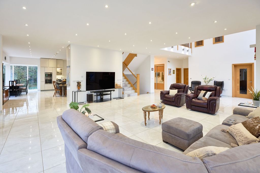 Additional image 10 of 8 bed detached house for saleCragtops, Kirk Smeaton WF8