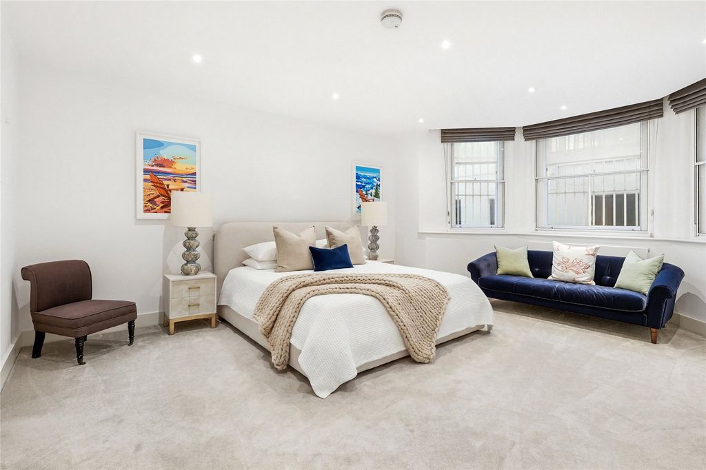 Property photo 3 of 11 Bedroom