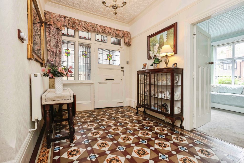 Property photo 3 of 17 Hallway