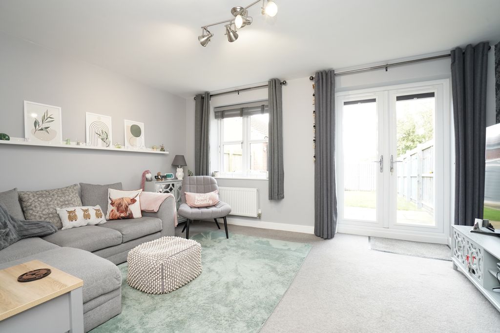 Property photo 2 of 33