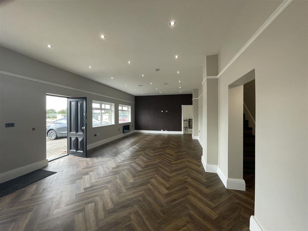 Property photo 2 of 11 Ground Floor
