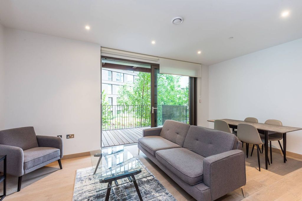 Property photo 2 of 35