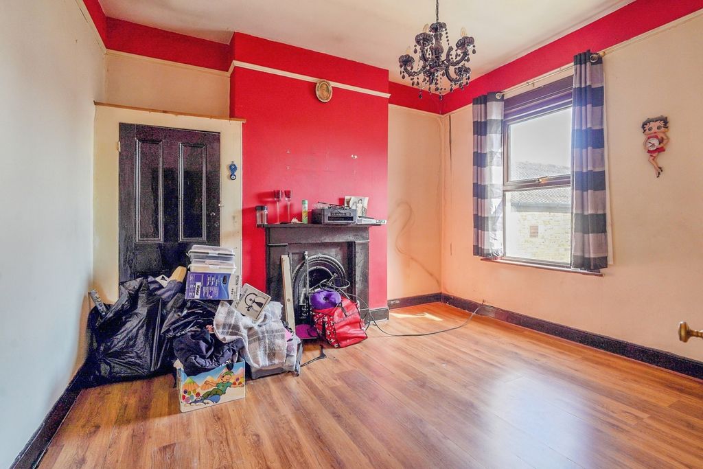 Property photo 3 of 17 Photo