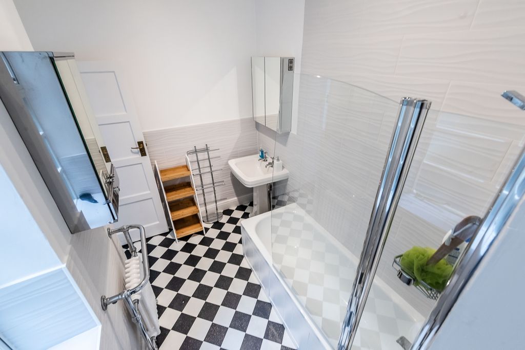 Property photo 3 of 12 Bathroom
