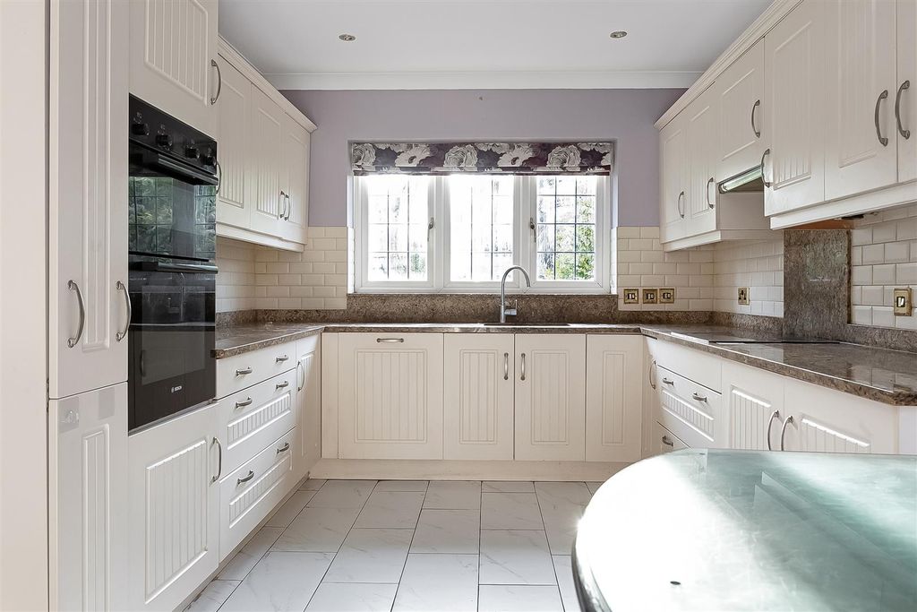 Property photo 3 of 21 Kitchen