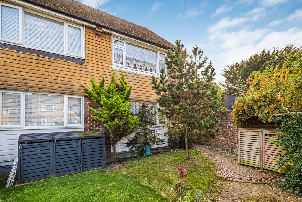 Property photo 1 of 19 Front (2)