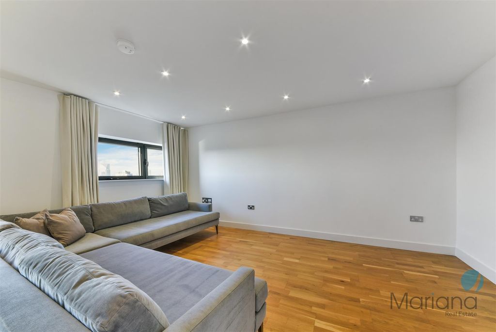 Property photo 3 of 18 Reception Room