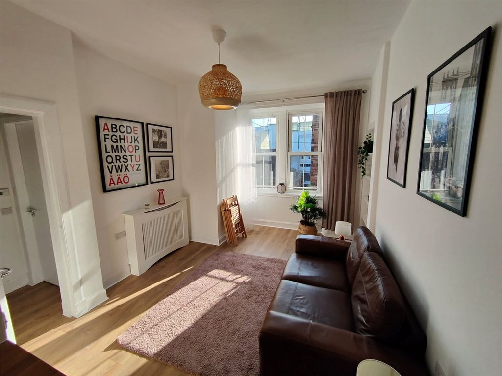 Property photo 2 of 15 Picture No. 12