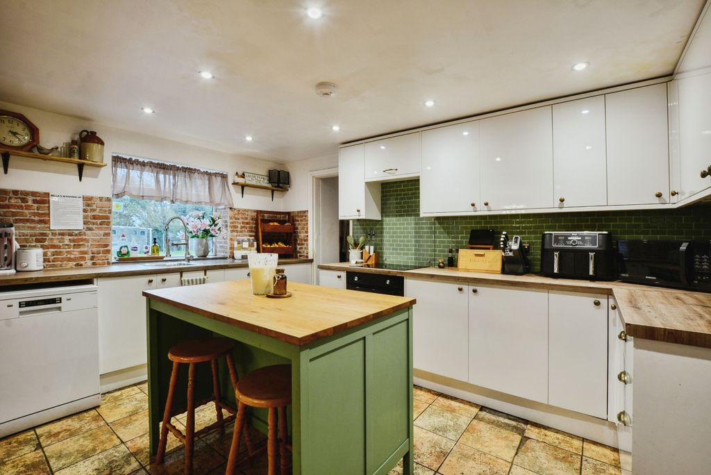 Property photo 3 of 22 Kitchen